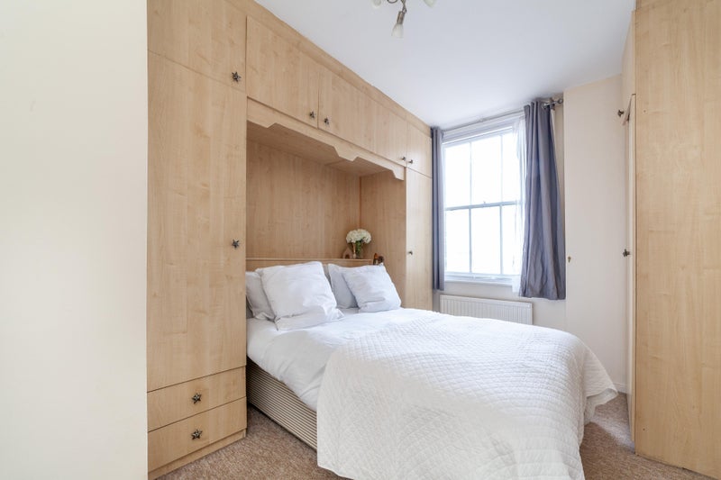 Room Peel Street in Greater London