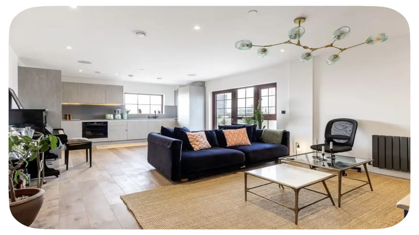 Flat Jubilee Street in Greater London