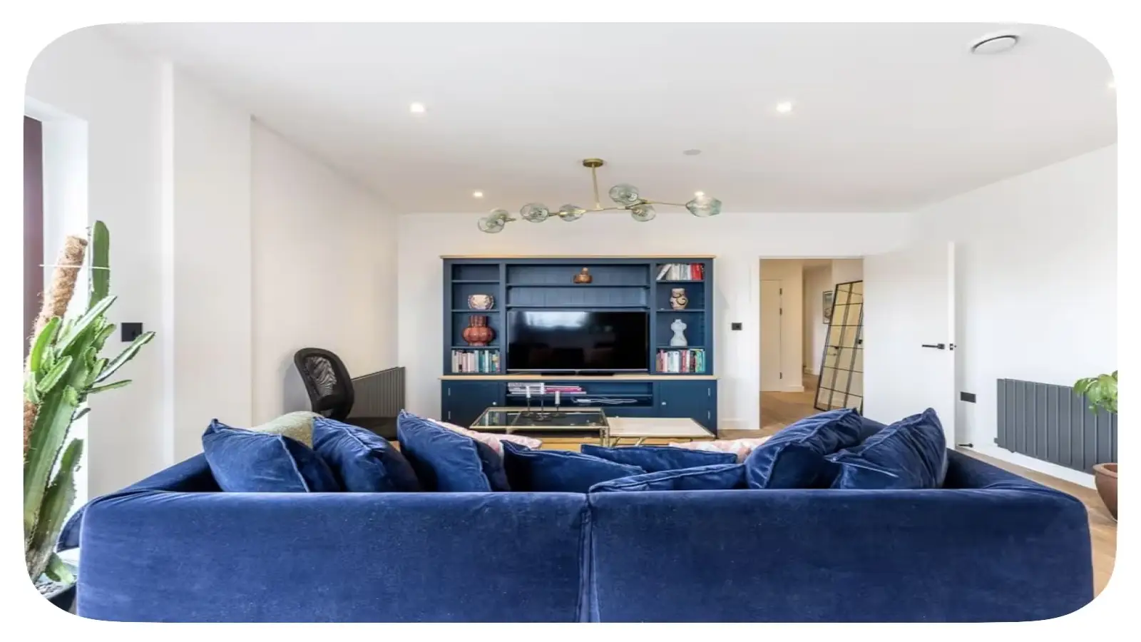 Flat Jubilee Street in Greater London