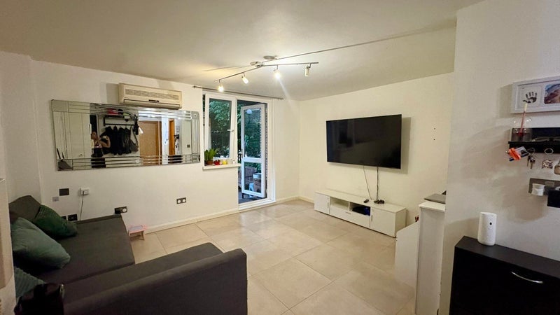 Room Burlington Close in City of Westminster