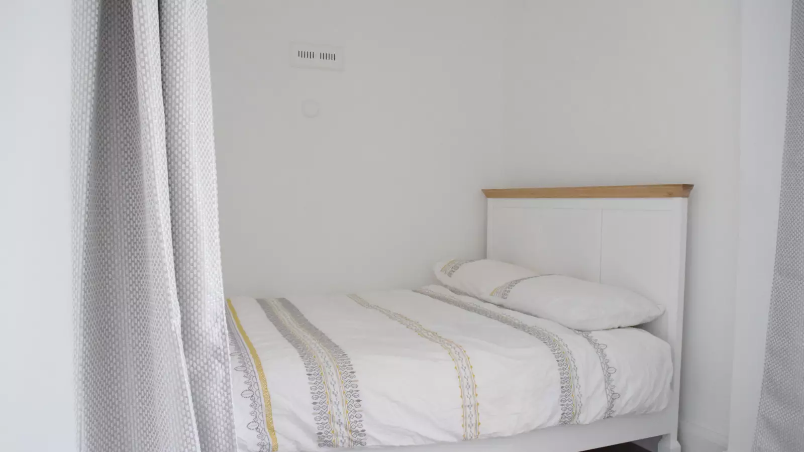 Flat Howitt Road in Greater London