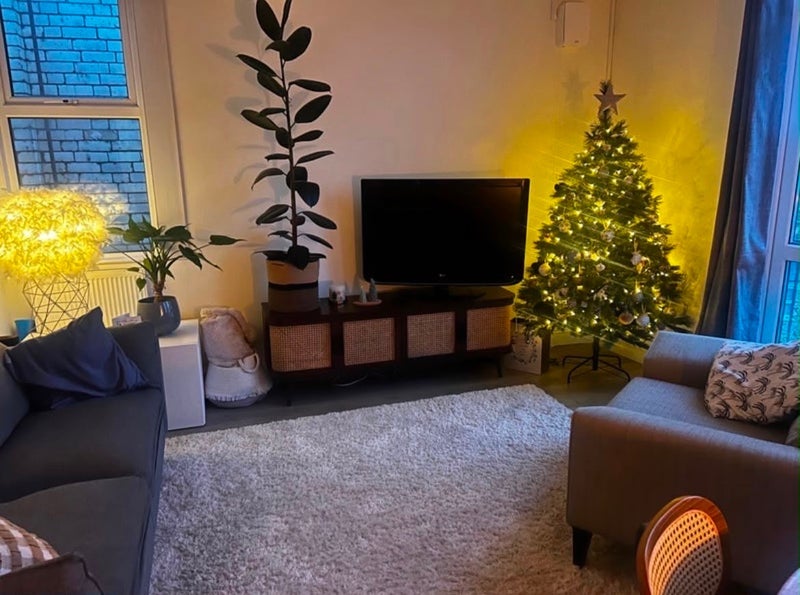 Room West Green Road in Greater London