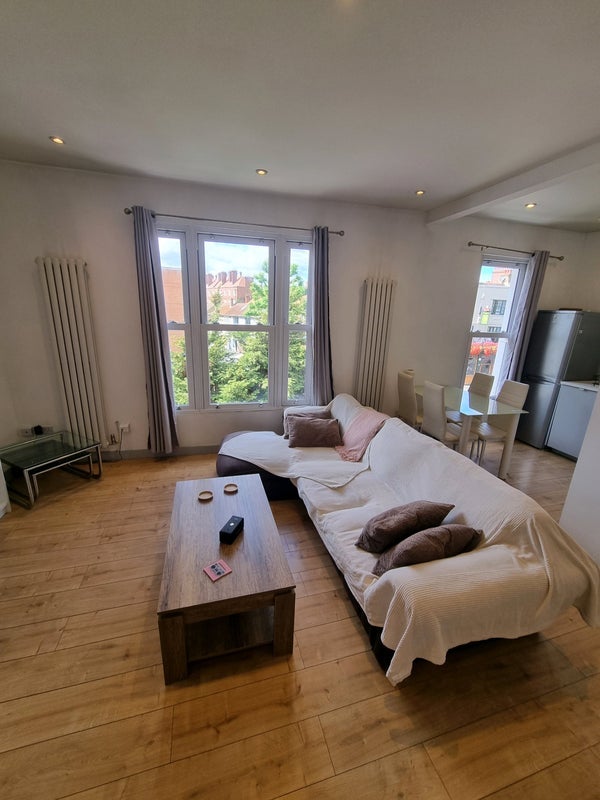 Room Fulham Palace Road in Greater London