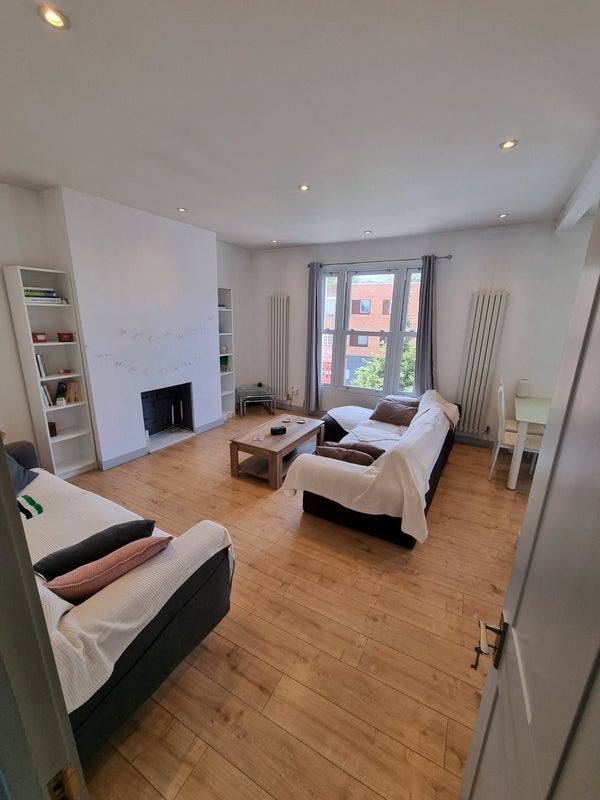 Room Fulham Palace Road in Greater London