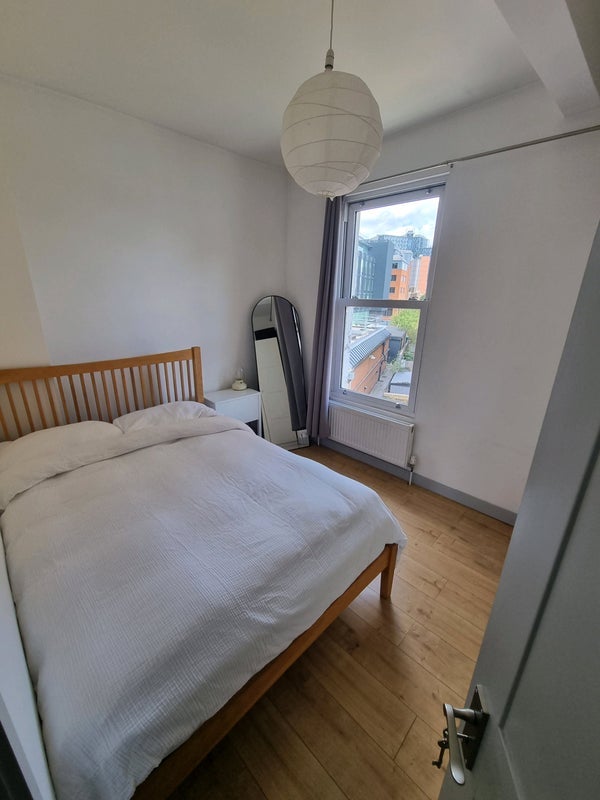 Room Fulham Palace Road in Greater London