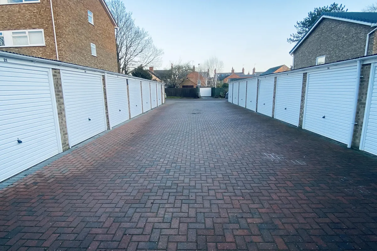 Flat Kirkwood Close in Peterborough