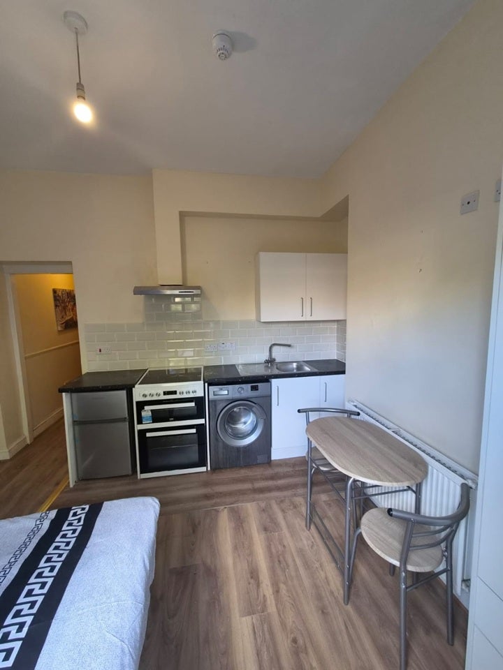 Flat Eade Road in Greater London