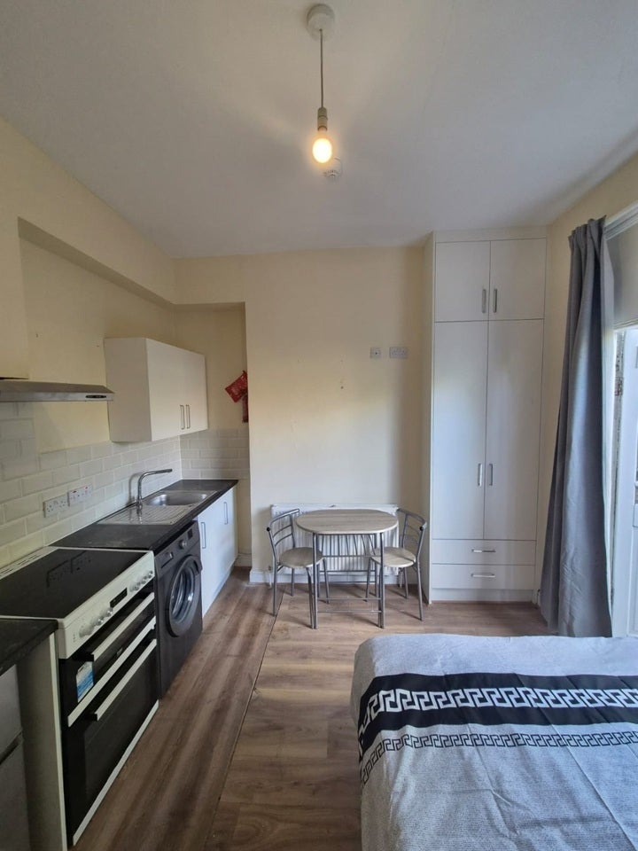 Flat Eade Road in Greater London