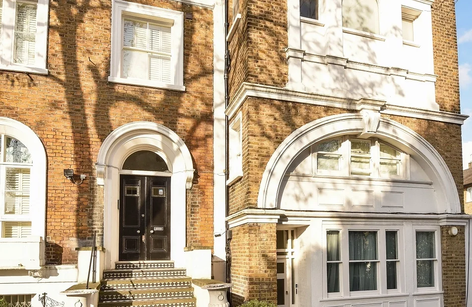 Flat Devereux Lane in Greater London