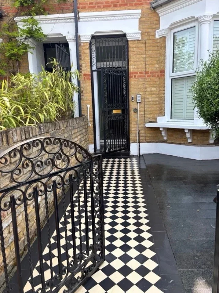 Flat Lea Bridge Road in Greater London