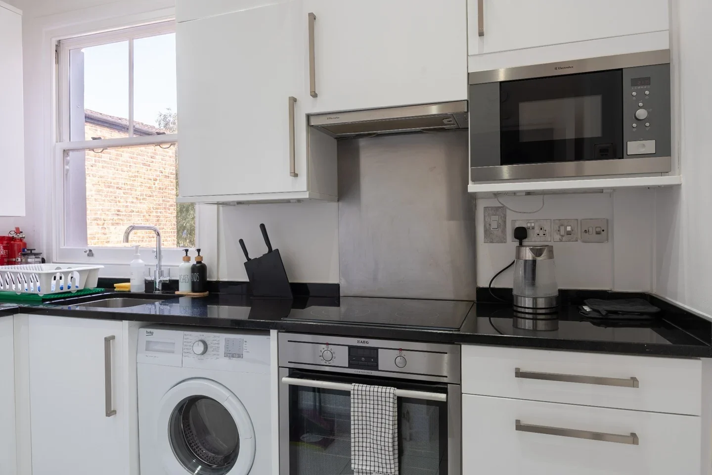 Flat Trevelyan Road in Greater London