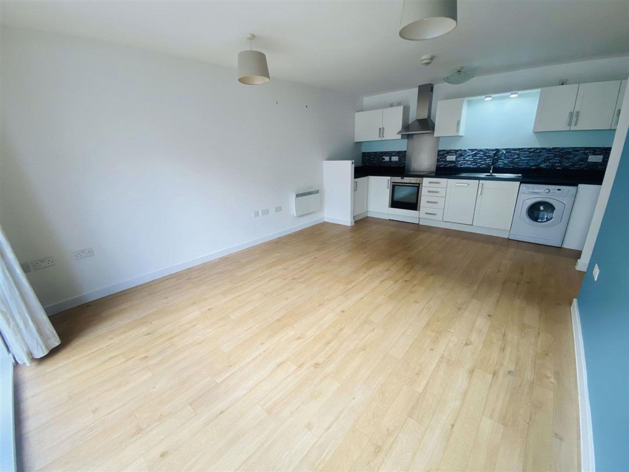 Flat Sweetman Place in Bristol