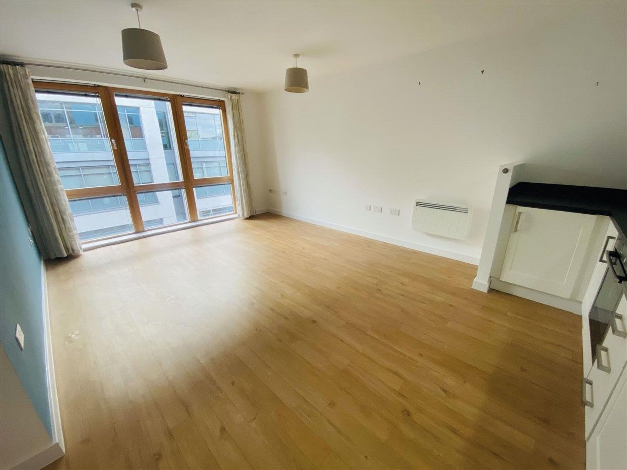 Flat Sweetman Place in Bristol