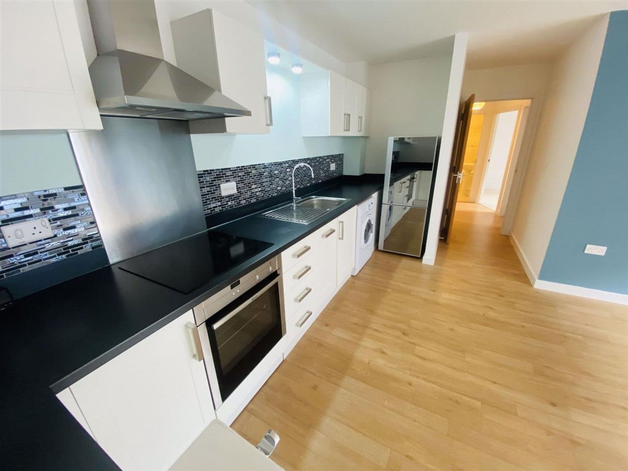Flat Sweetman Place in Bristol