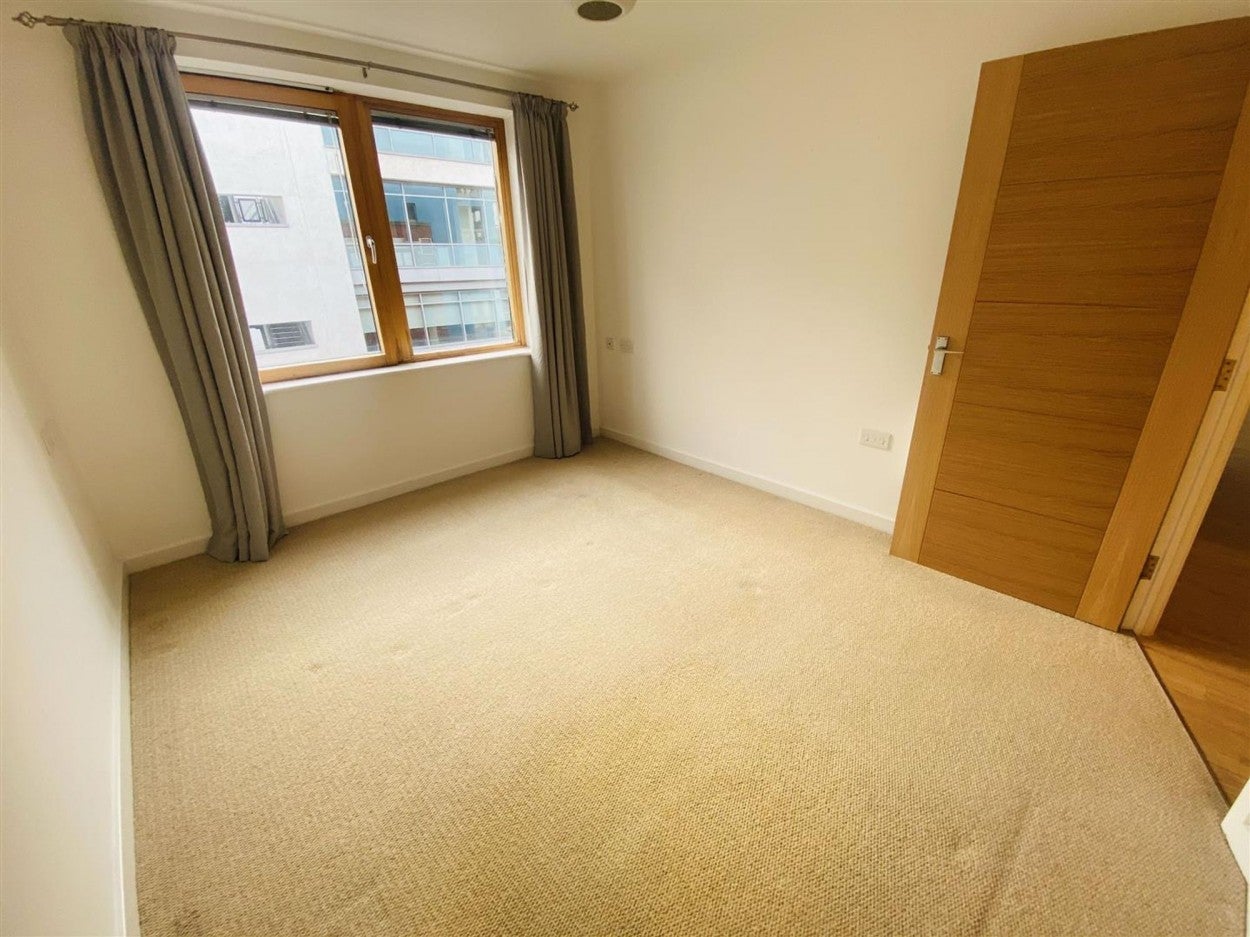 Flat Sweetman Place in Bristol
