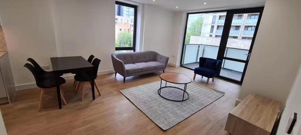 Flat New Village Avenue in Greater London