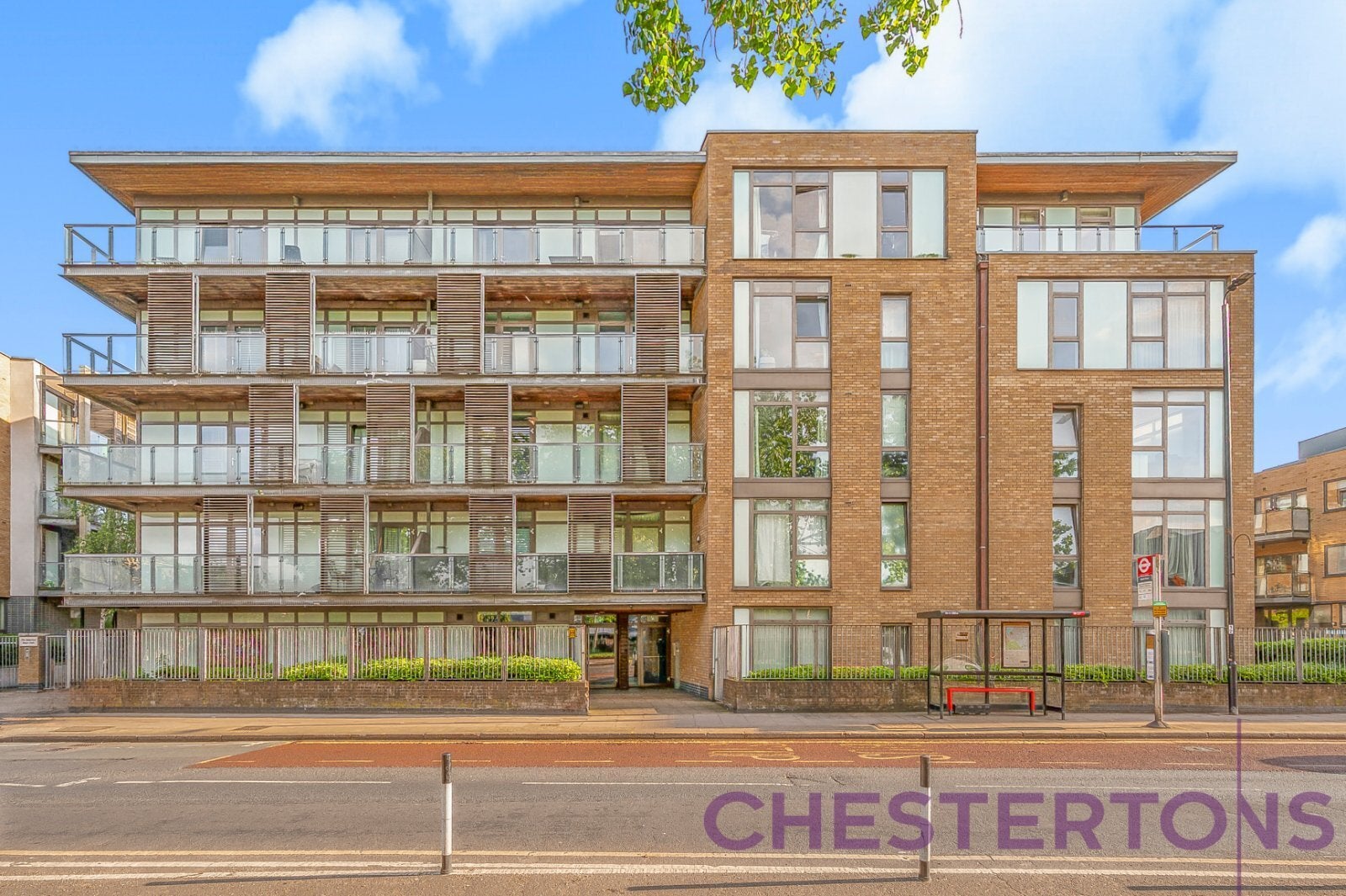 Flat Woolwich Road in Greater London