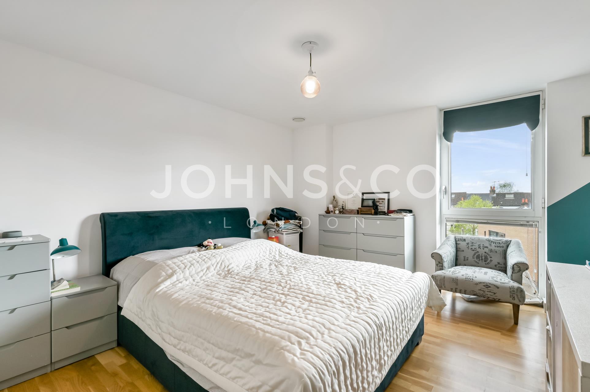 Flat Ealing Road in Greater London