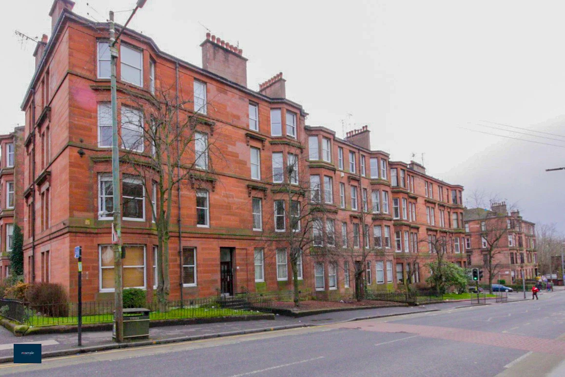 Flat Clarence Drive in Glasgow