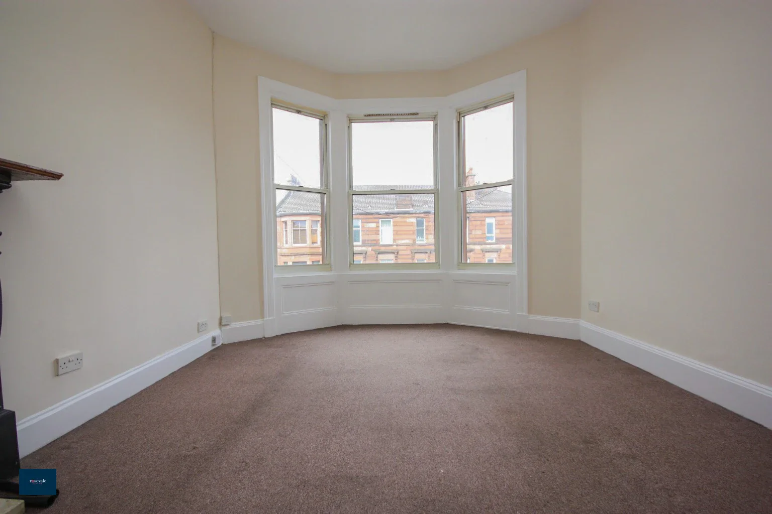 Flat Clarence Drive in Glasgow