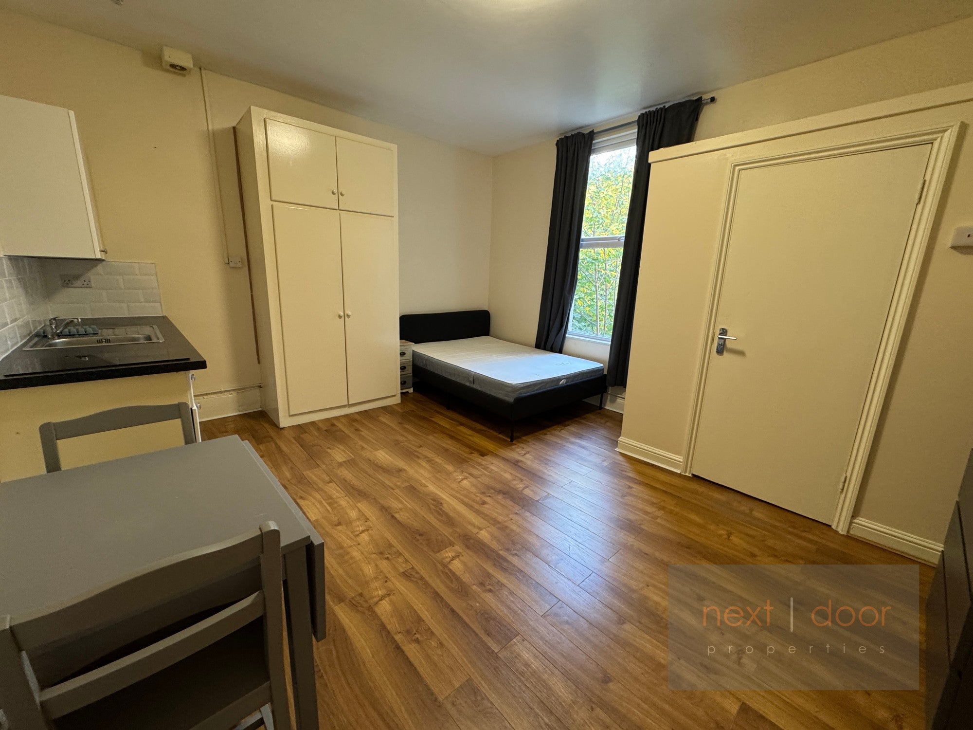 Flat South Lambeth Road in London