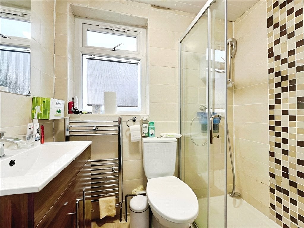 Room High Street Harlington in Greater London