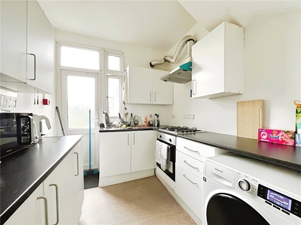 Room High Street Harlington in Greater London