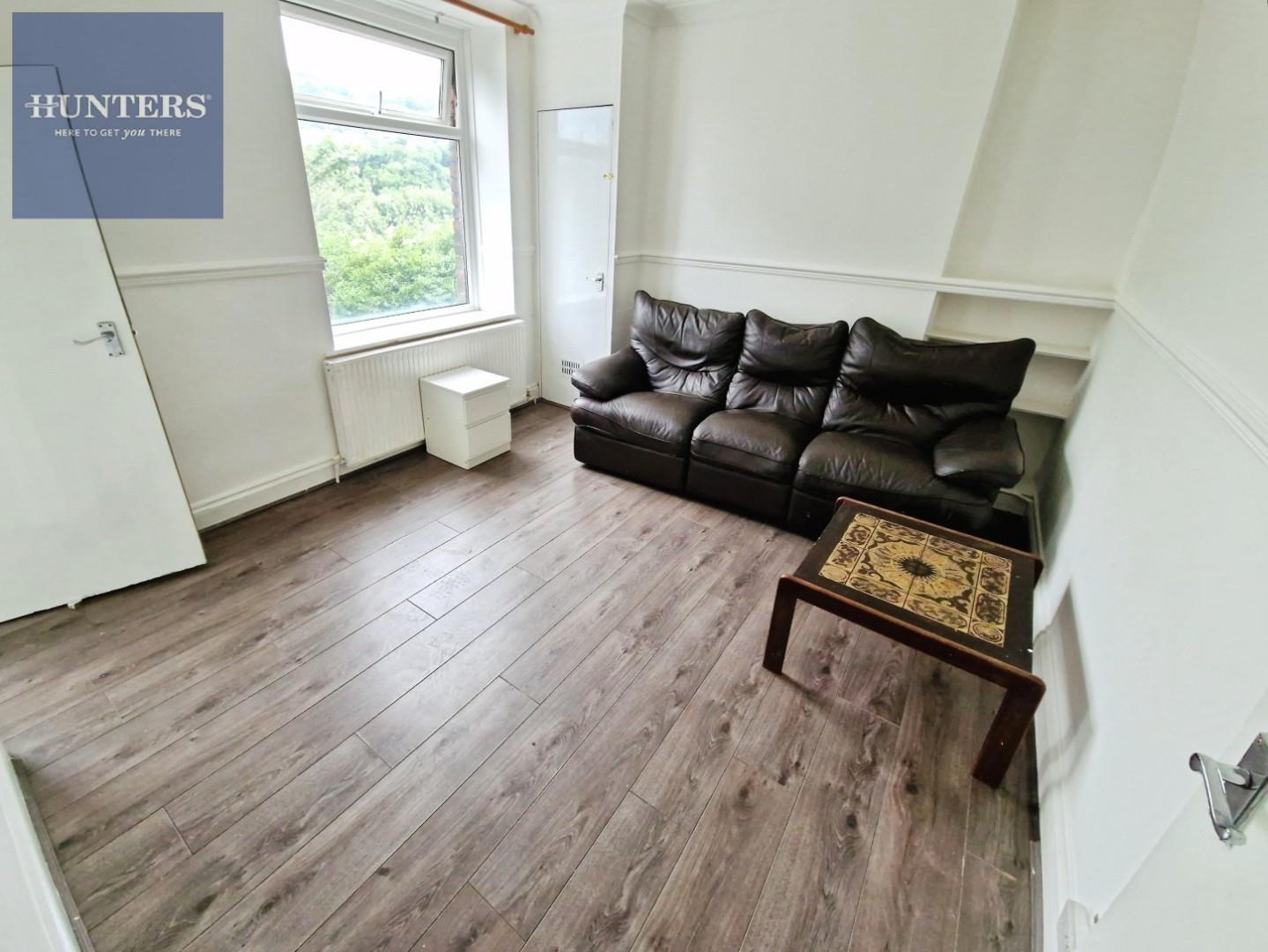 Flat Cliff Terrace in Pontypridd