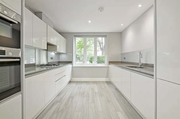 Flat Carew Road in Greater London