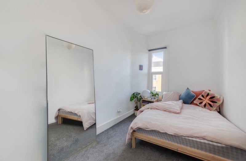 Room Lordship Lane in Greater London