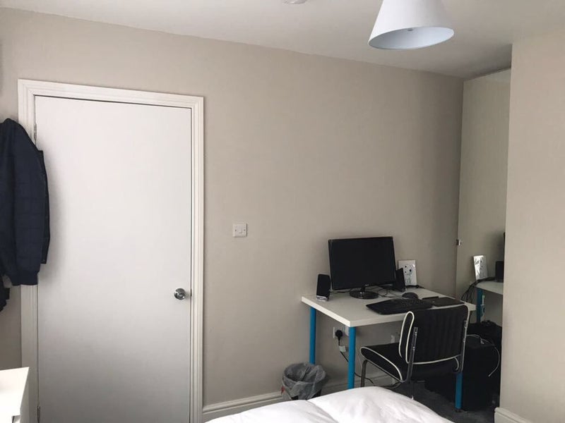 Room Oaklands Drive in Bristol