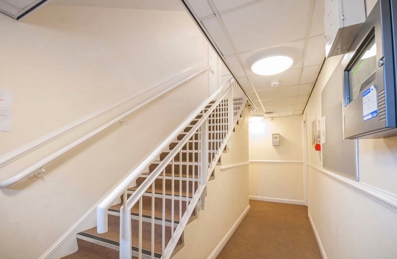 Room Oxney Road in Manchester
