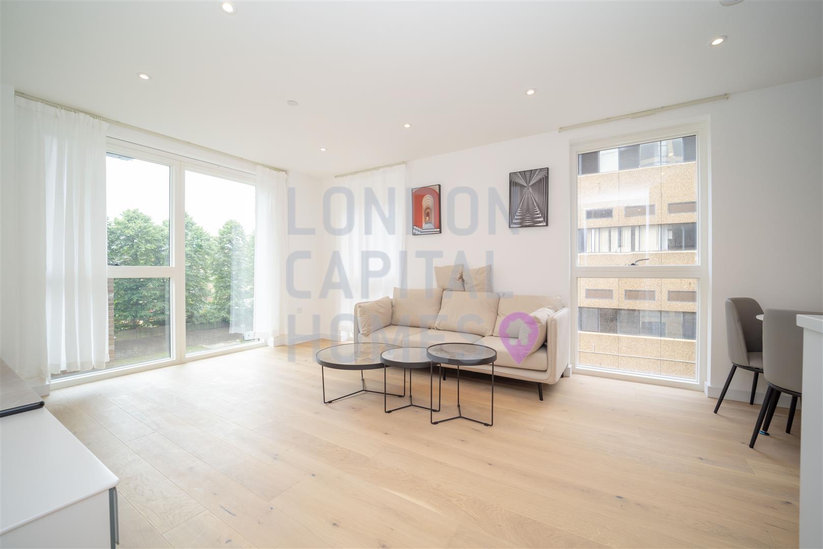 Flat Gordon Road in Greater London