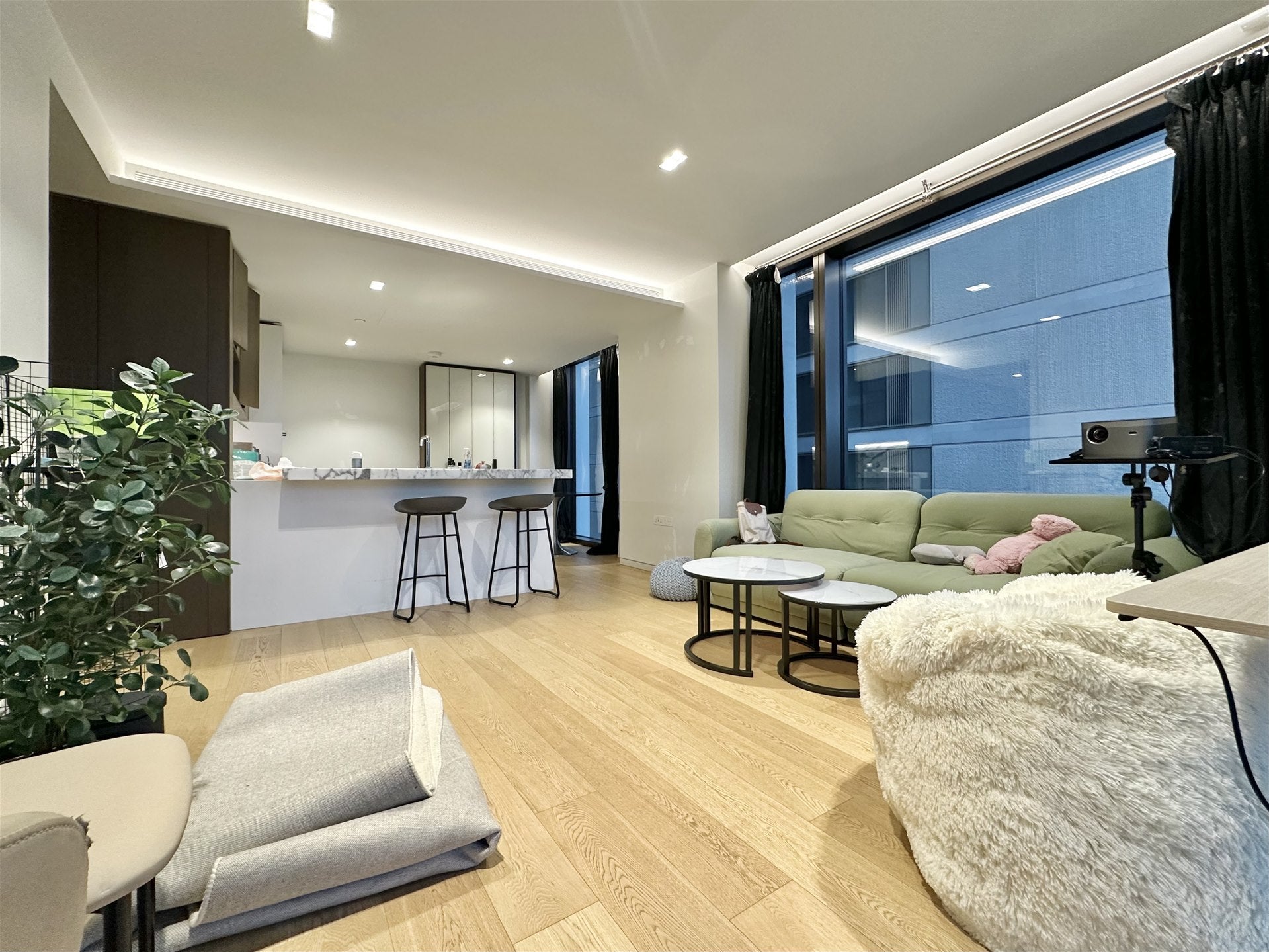 Flat Sutton Walk in Greater London