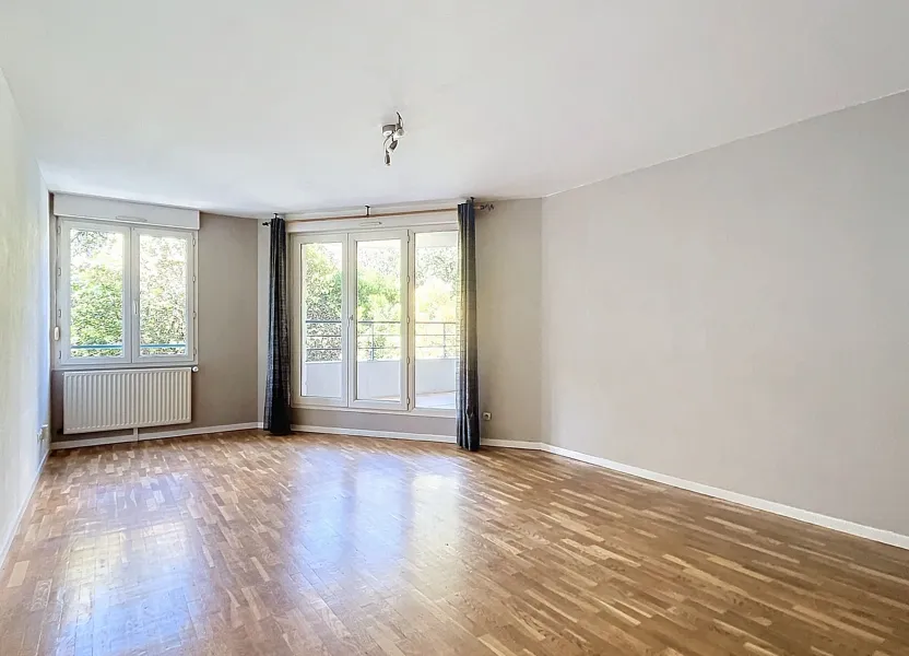 Flat Avenue Piaton in Villeurbanne