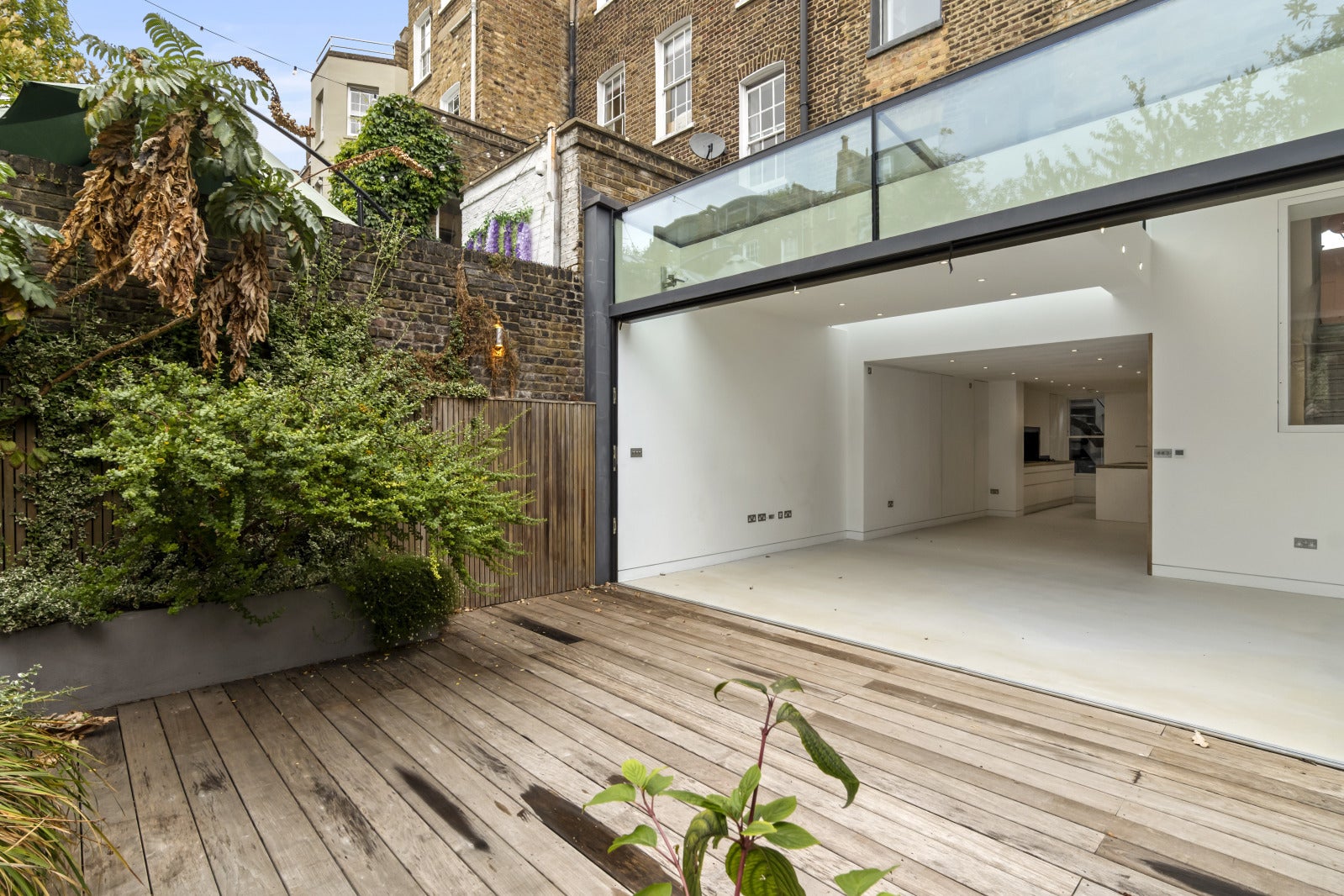 House Cross Street in Greater London