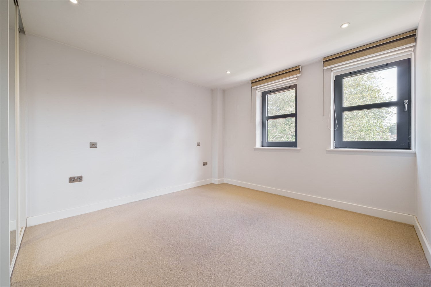 Flat Finchampstead Road in Wokingham
