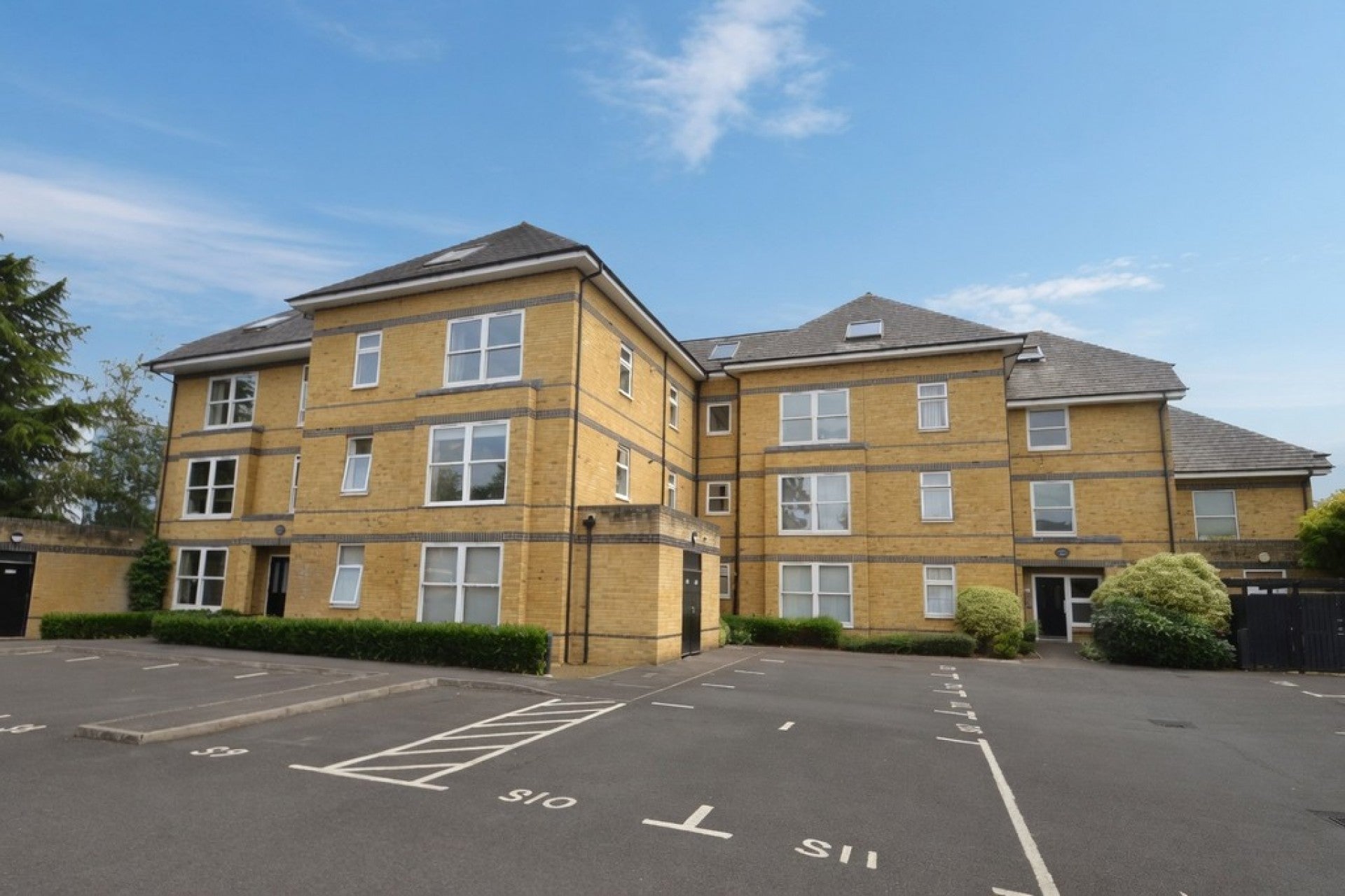Flat Vicarage Road in Borough of Runnymede