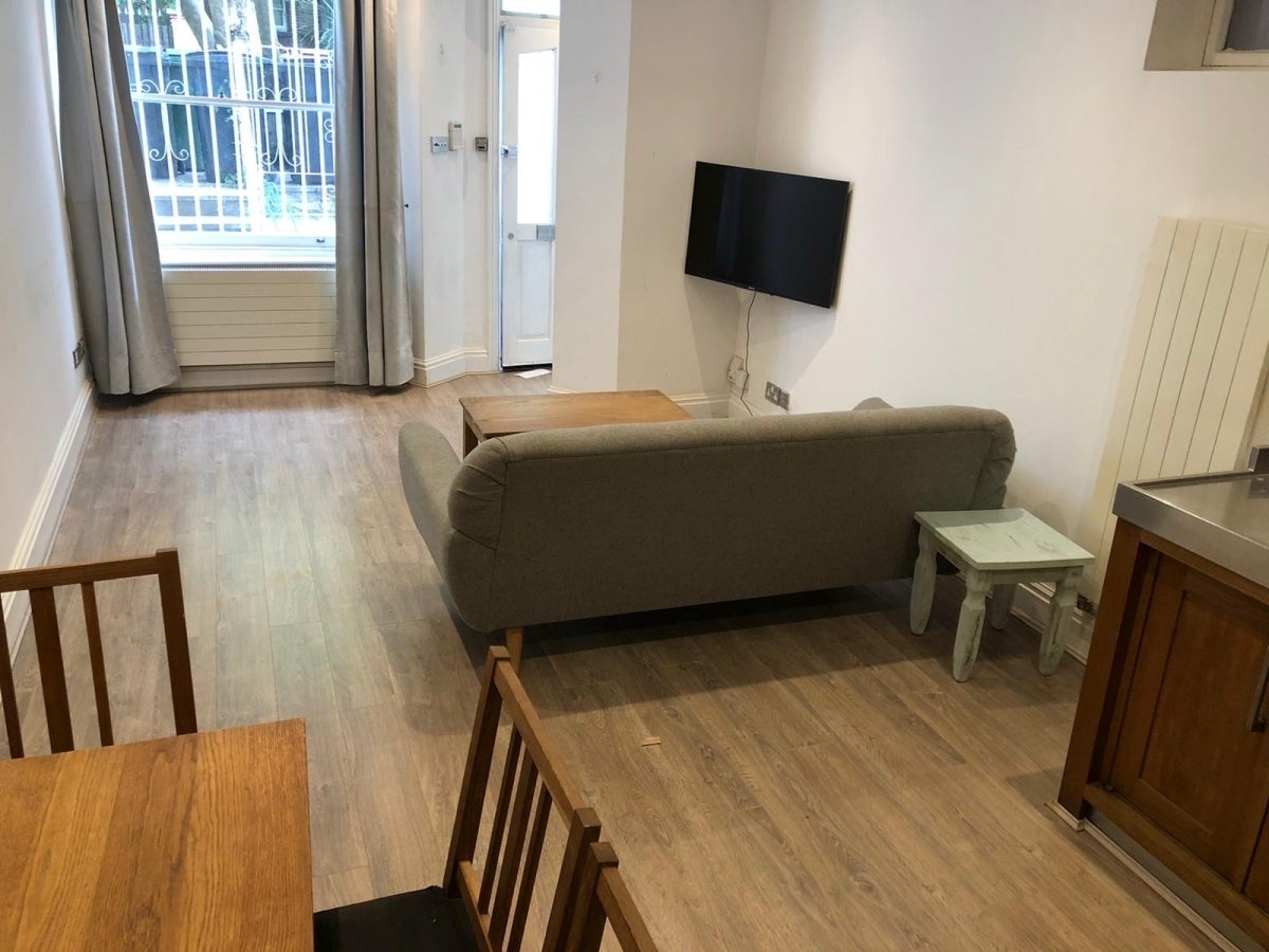 Flat Greencroft Gardens in Greater London