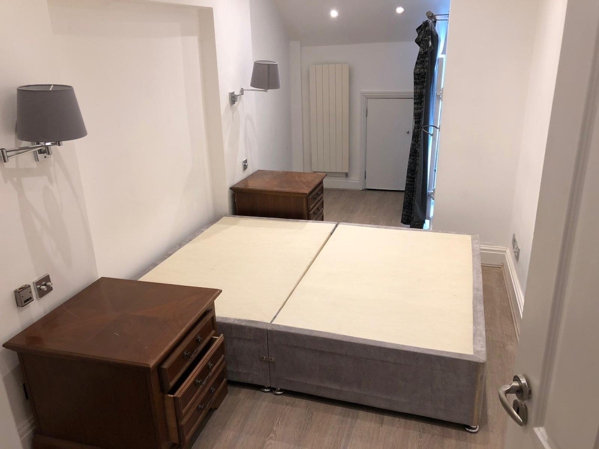 Flat Greencroft Gardens in Greater London