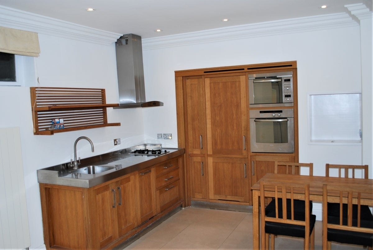 Flat Greencroft Gardens in Greater London