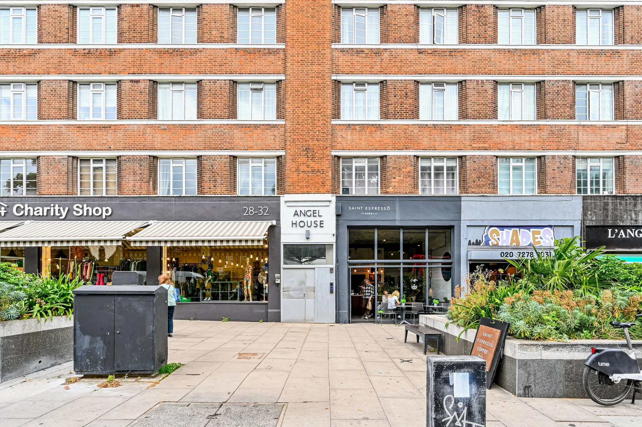 Flat Pentonville Road in Greater London