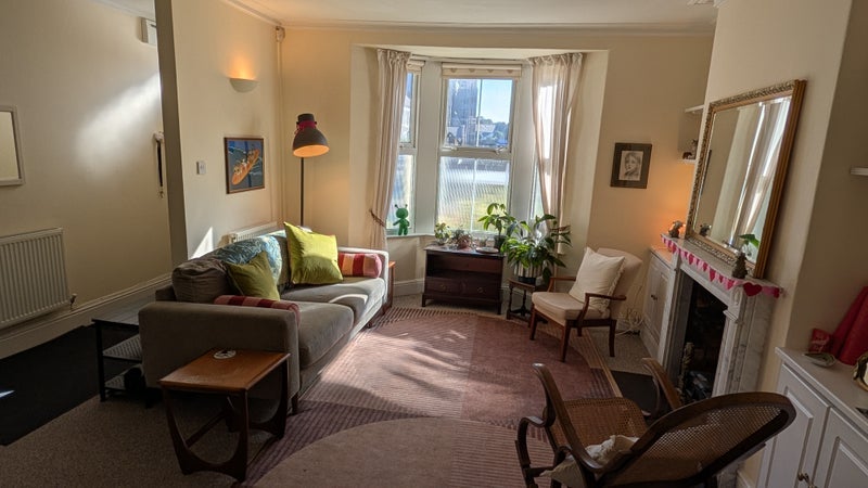 Room Fairleigh Road in Cardiff