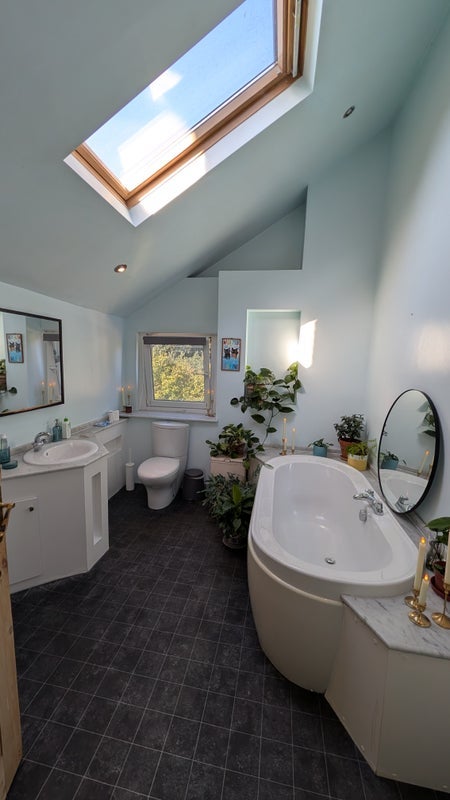 Room Fairleigh Road in Cardiff