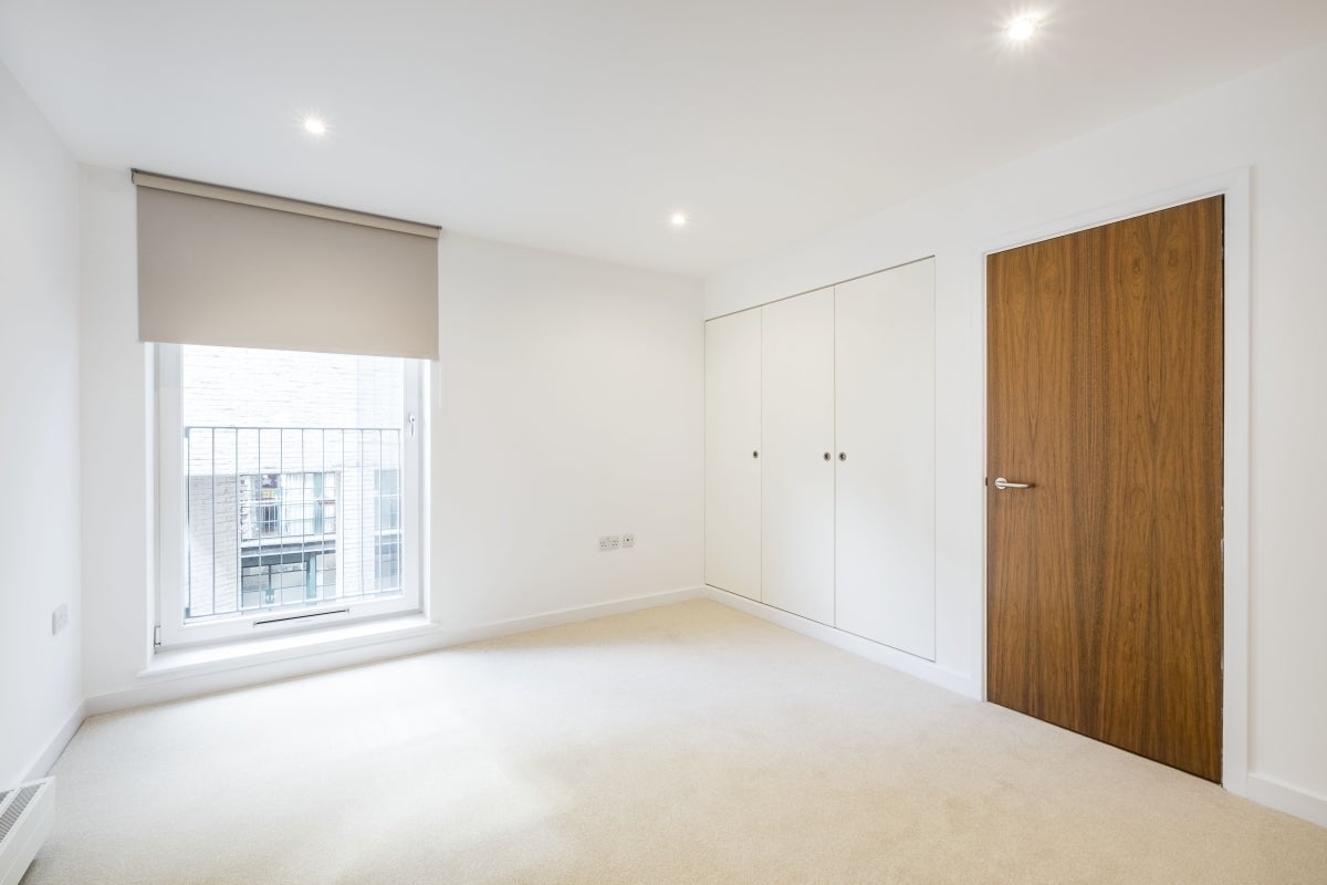 Flat Clink Street in Greater London