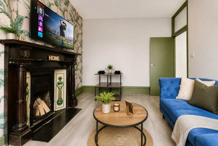Flat Laurence Mews in Greater London