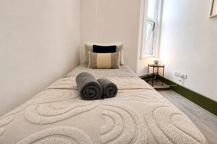 Flat Laurence Mews in Greater London