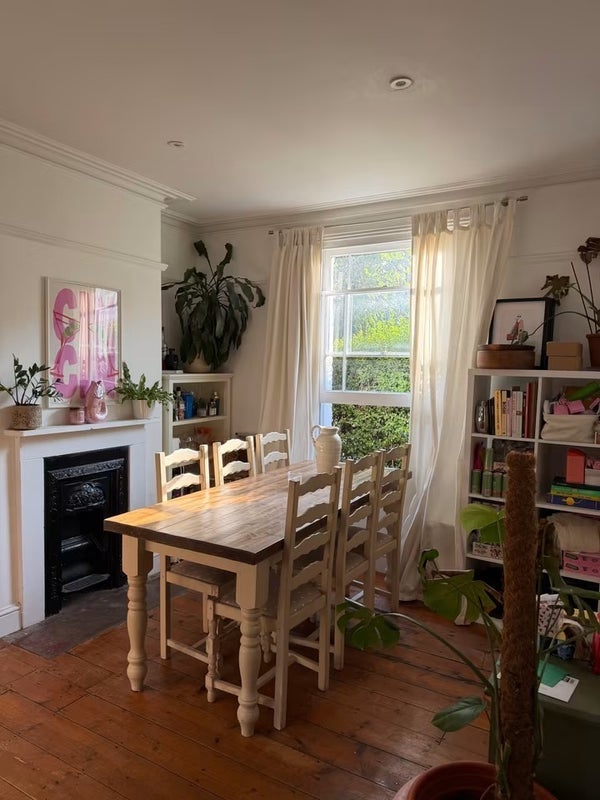 Room Eland Road in Greater London
