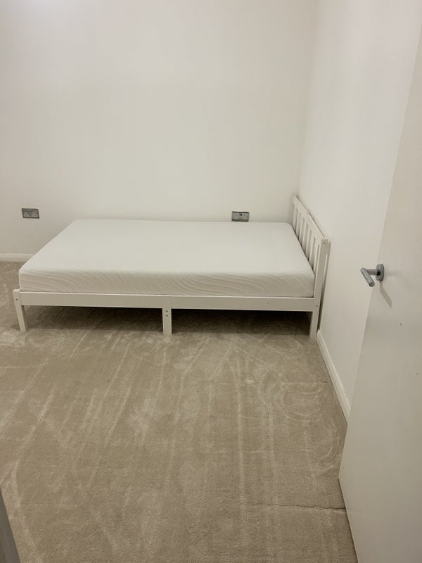 Room London Road in Greater London