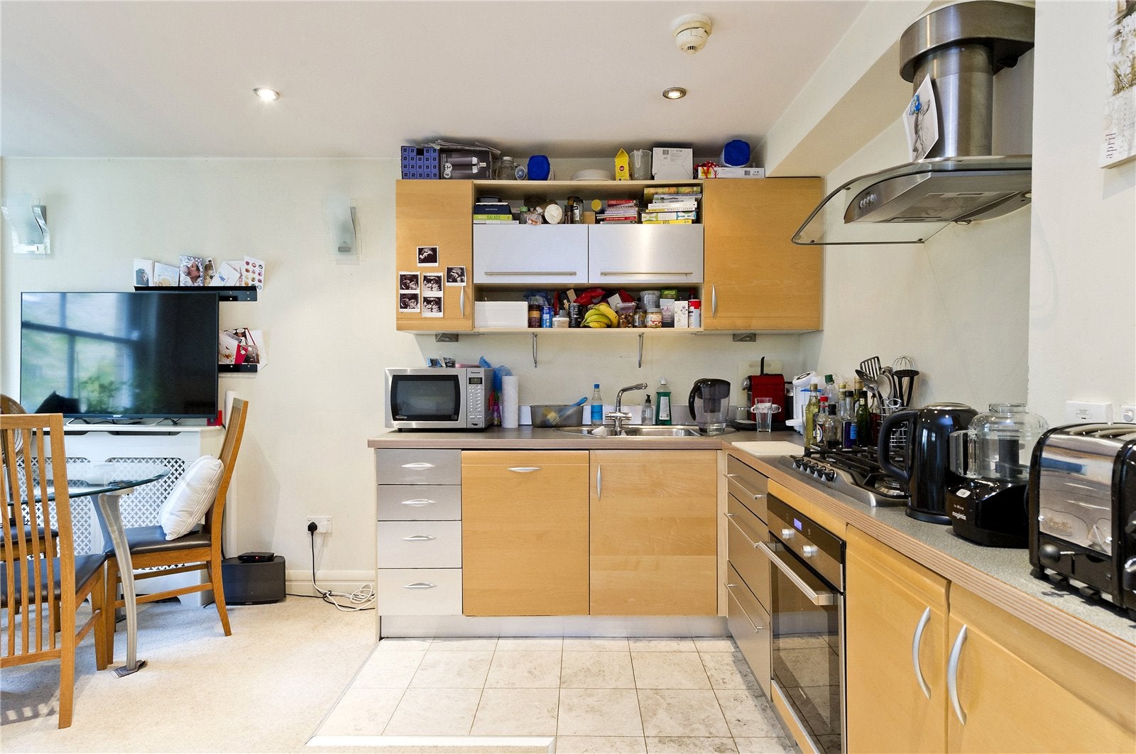 Flat Earl's Court Square in Greater London